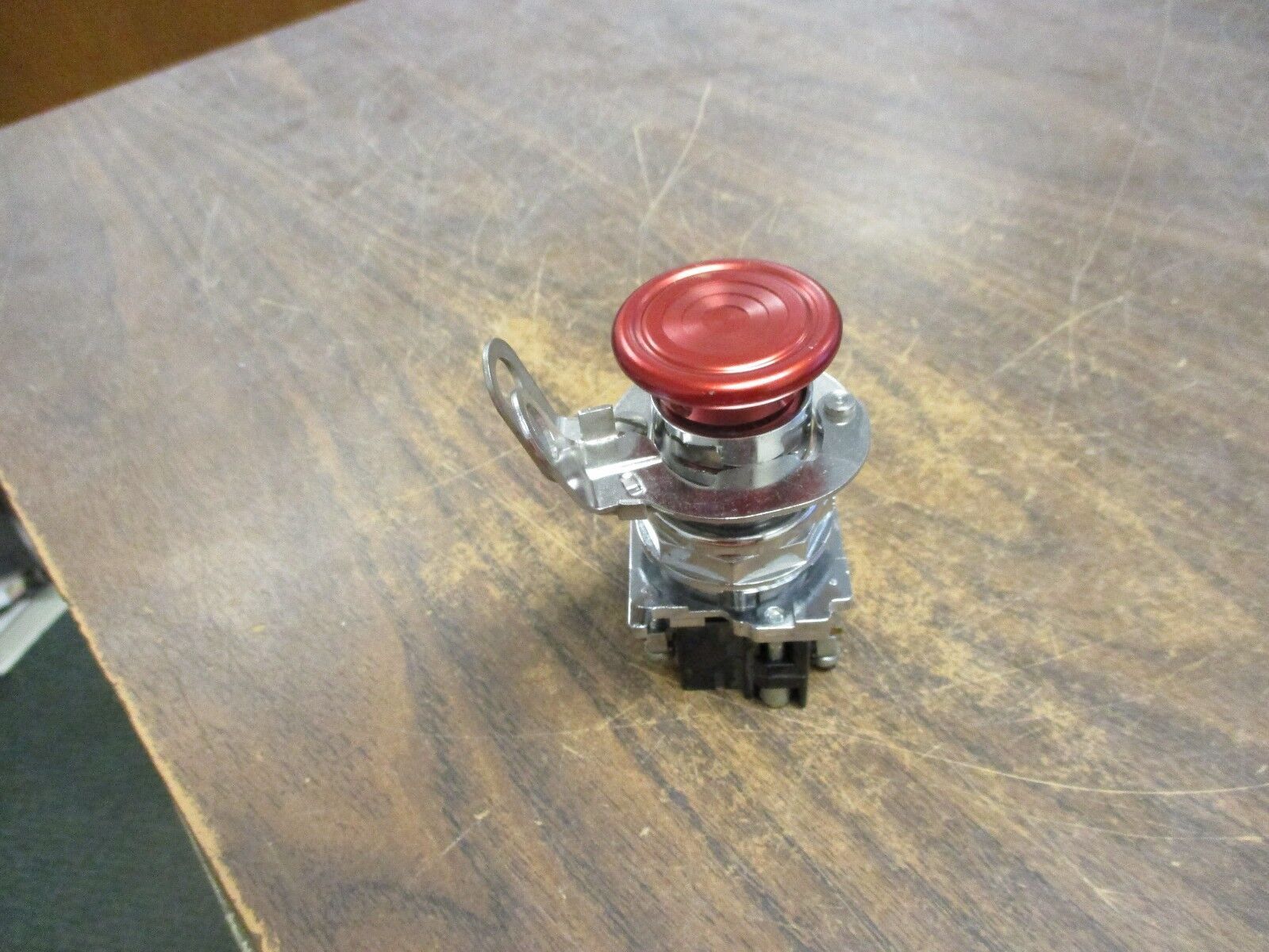 Cutler-Hammer Momentary Red Push Button 10250T/91000T Used
