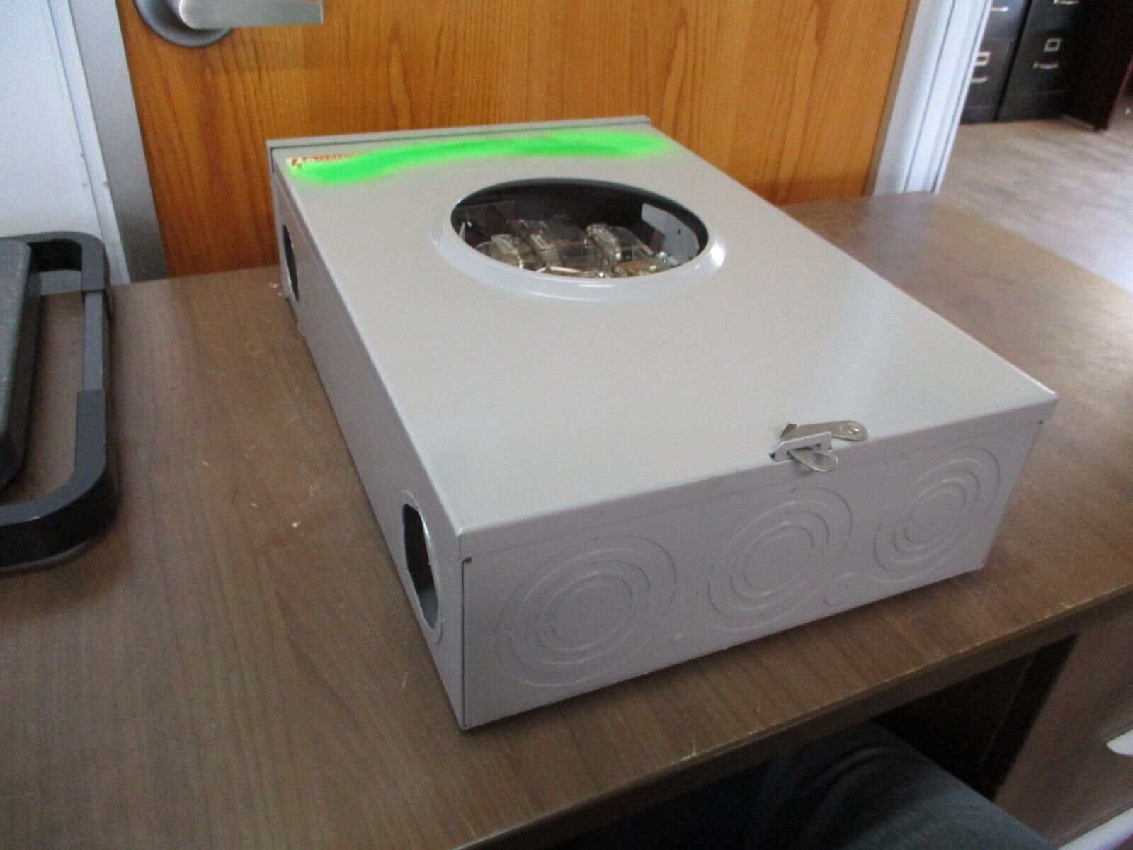 Milbank Meter Socket 9700L 200A 600V 3Ph 4W 3R Enclosure Used