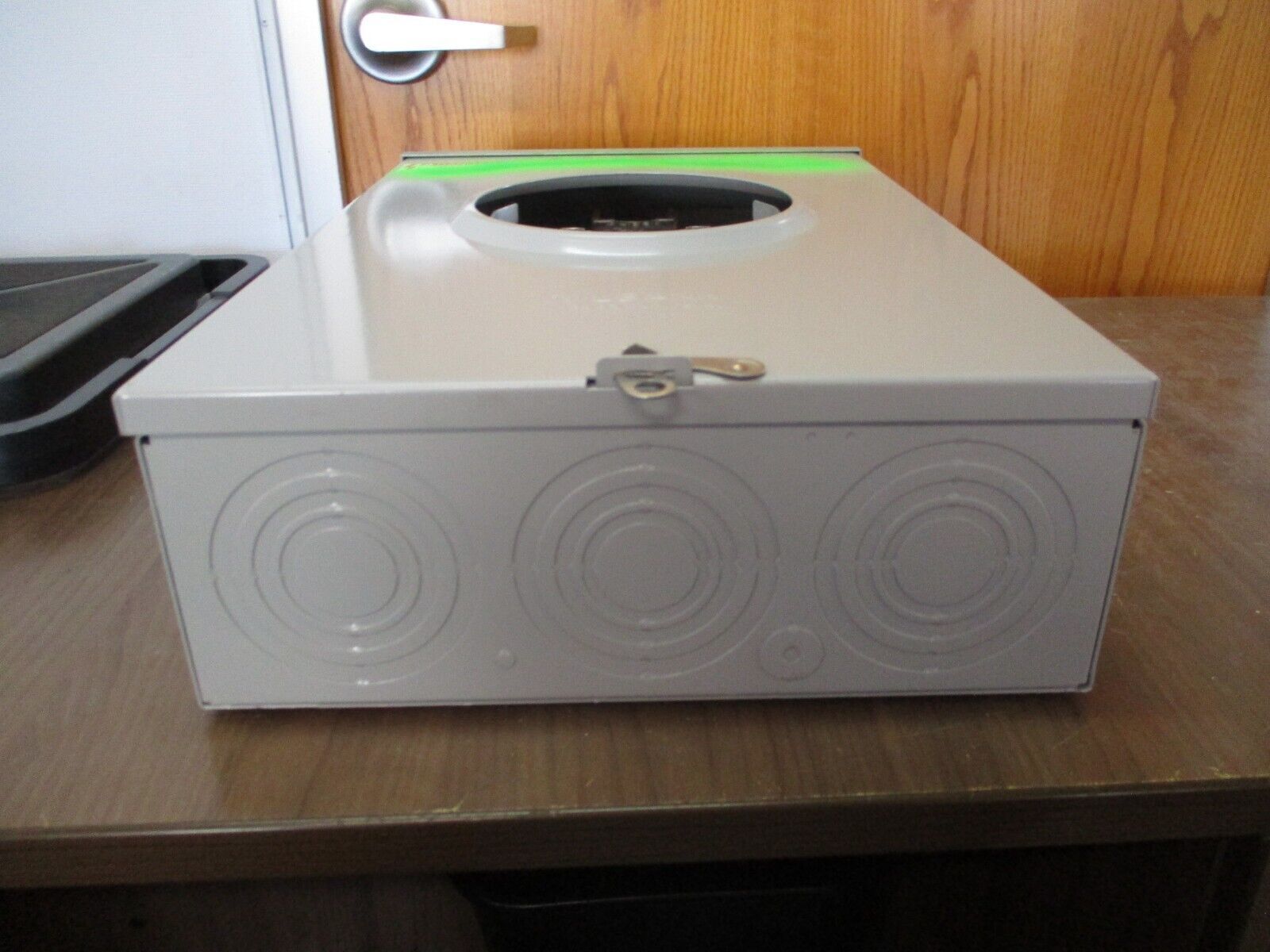 Milbank Meter Socket 9700L 200A 600V 3Ph 4W 3R Enclosure Used