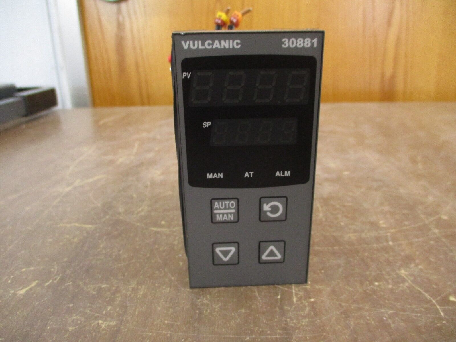 Vulcanic F.93330 Temperature Controller D30881.02 *Broken Bottom* Used