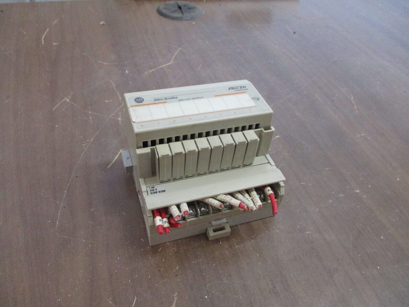 Allen-Bradley Flex I/O Input Module 1794-OA8 120VAC *Cracked* Used