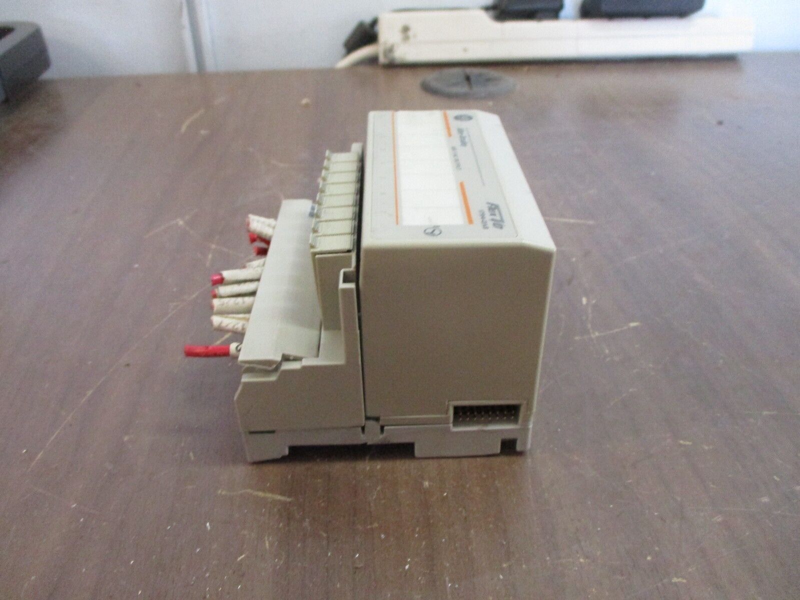 Allen-Bradley Flex I/O Input Module 1794-OA8 120VAC *Cracked* Used