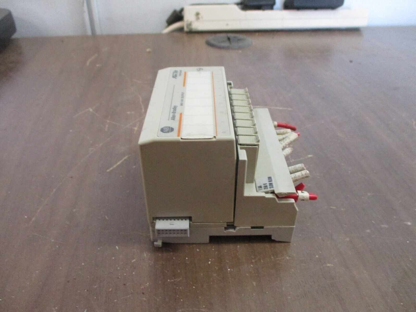 Allen-Bradley Flex I/O Input Module 1794-OA8 120VAC *Cracked* Used
