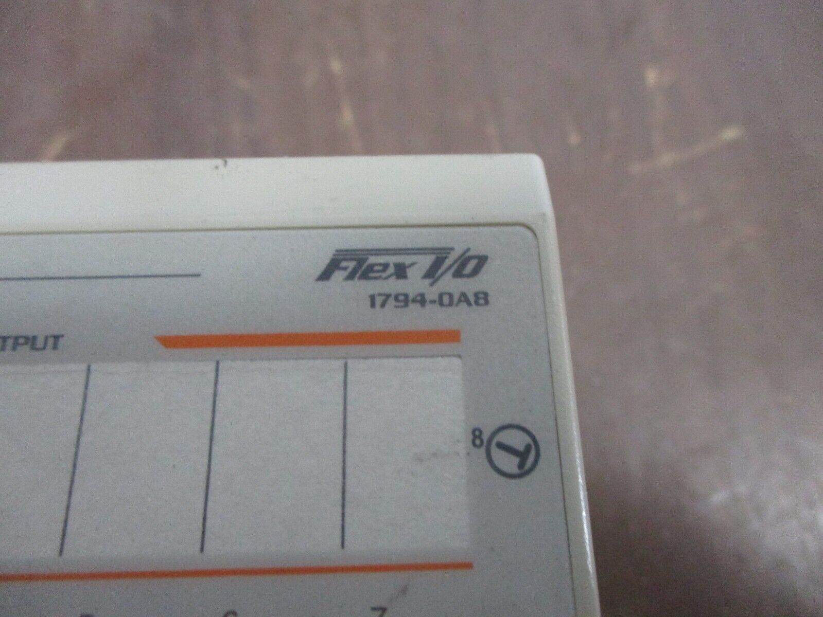 Allen-Bradley Flex I/O Input Module 1794-OA8 120VAC *Cracked* Used