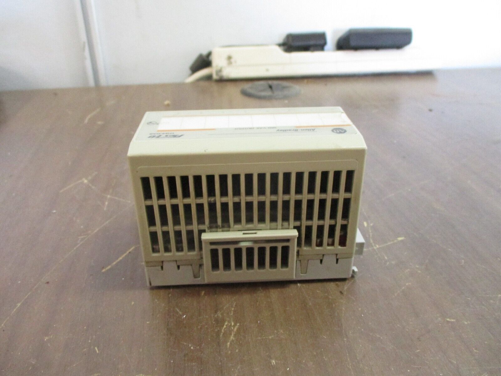 Allen-Bradley Flex I/O Input Module 1794-OA8 120VAC *Cracked* Used
