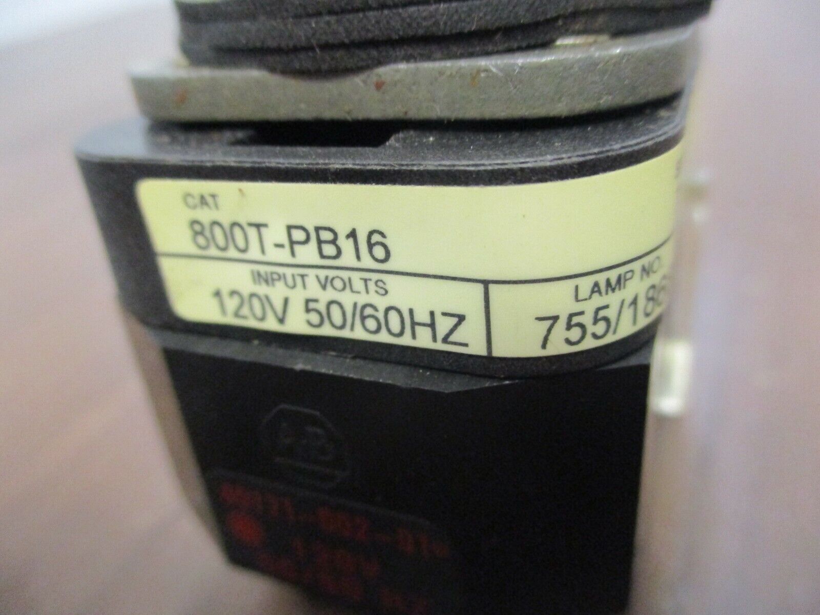 Allen-Bradley Illuminated Push Button 800T-PB16 120V 50/60Hz Amber Used