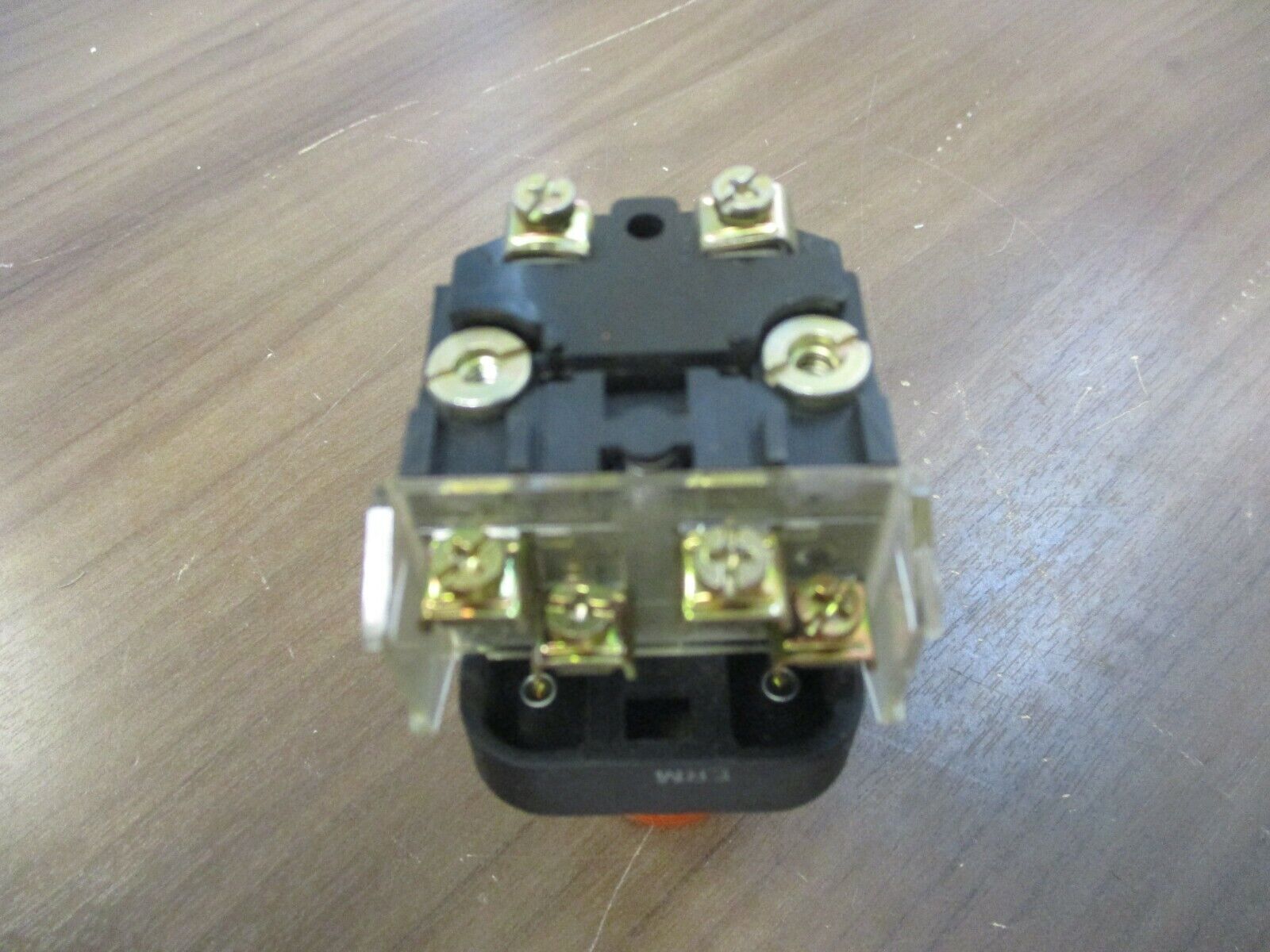 Allen-Bradley Illuminated Push Button 800T-PB16 120V 50/60Hz Amber Used