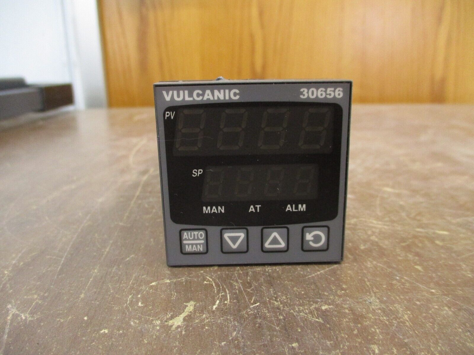 Vulcanic F.93330 Temperature Controller D30656.01 *Broken Bottom* Used