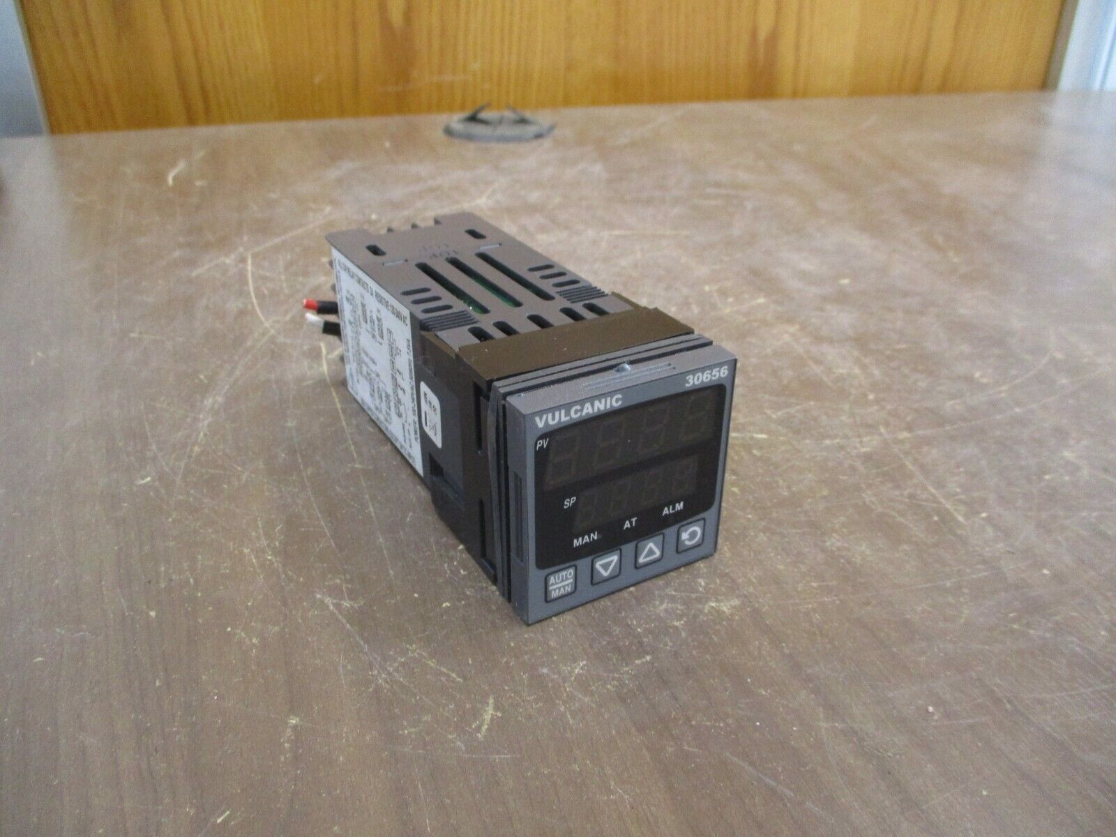 Vulcanic F.93330 Temperature Controller D30656.02 100-240VAC 50/60Hz Used