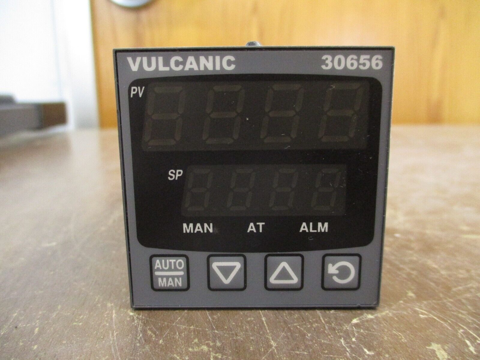Vulcanic F.93330 Temperature Controller D30656.02 100-240VAC 50/60Hz Used