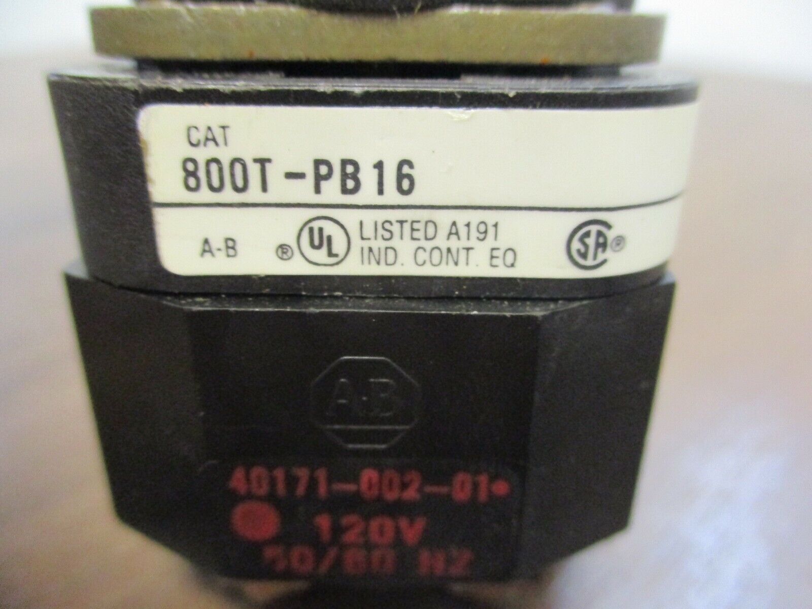 Allen-Bradley Illuminated Push Button 800T-PB16 120V 50/60Hz White Used