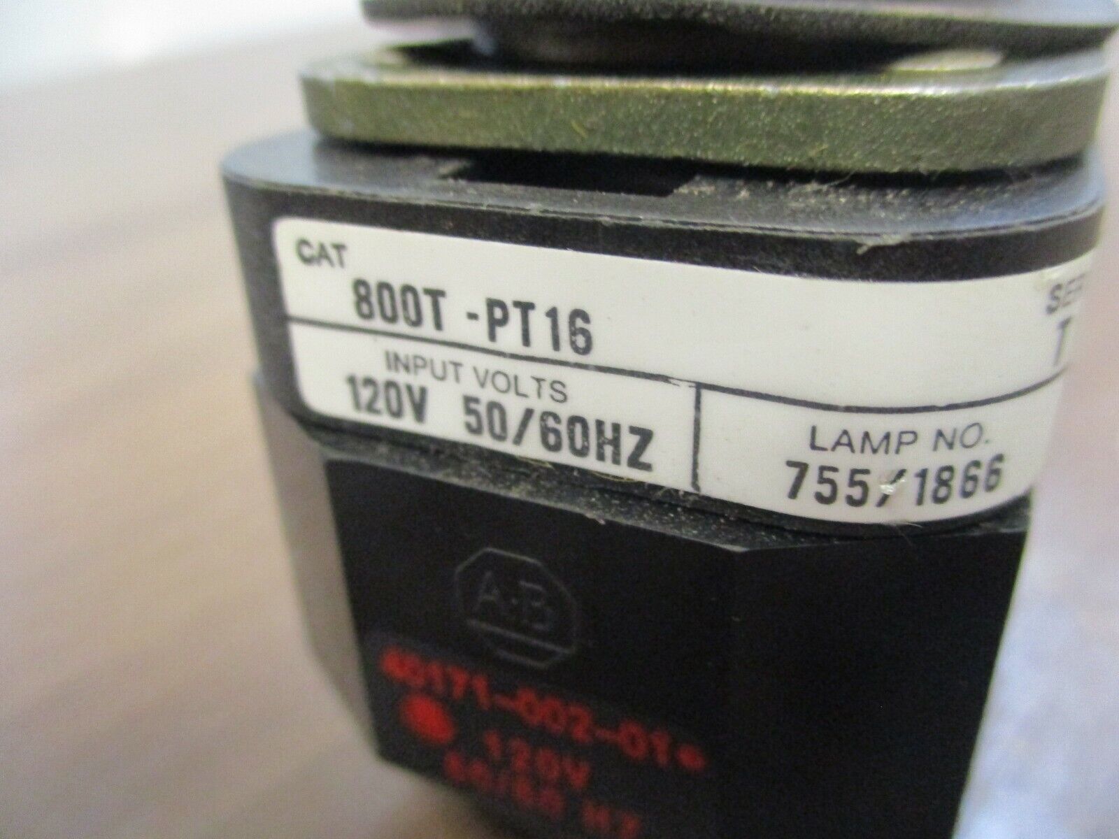 Allen-Bradley Illuminated Push Button 800T-PT16 120V 50/60Hz White Used