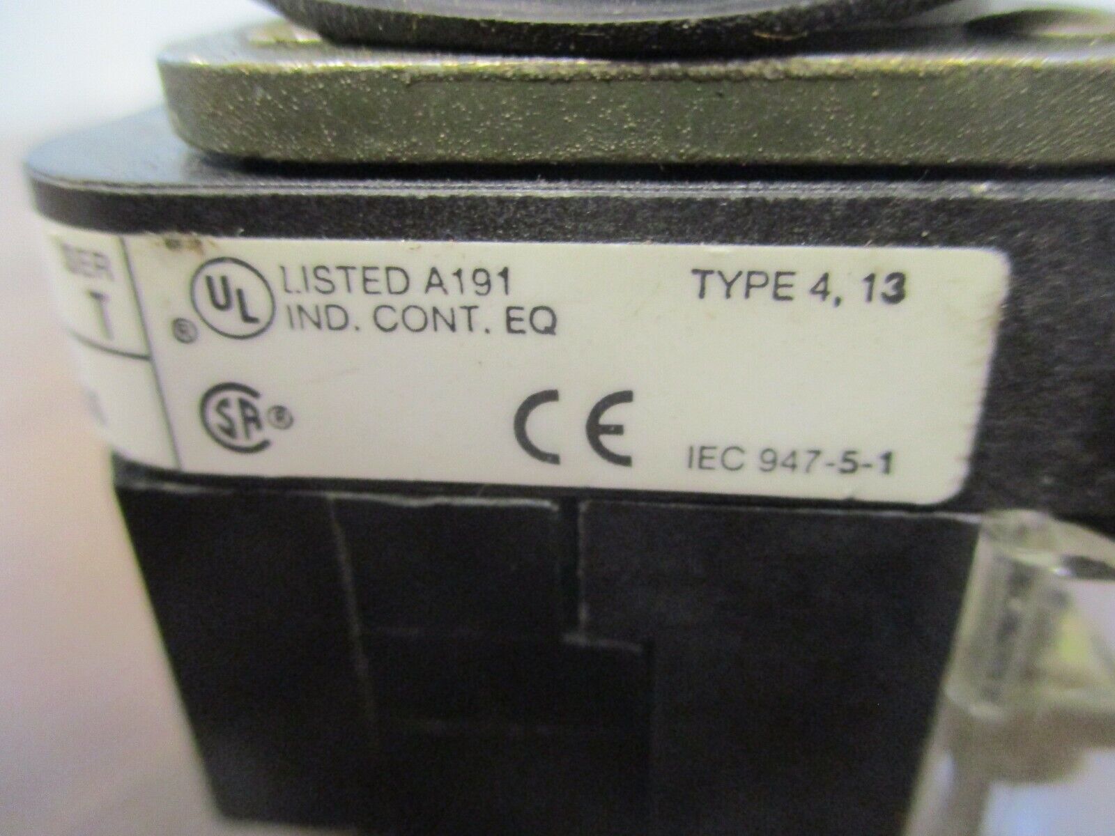 Allen-Bradley Illuminated Push Button 800T-PT16 120V 50/60Hz White Used