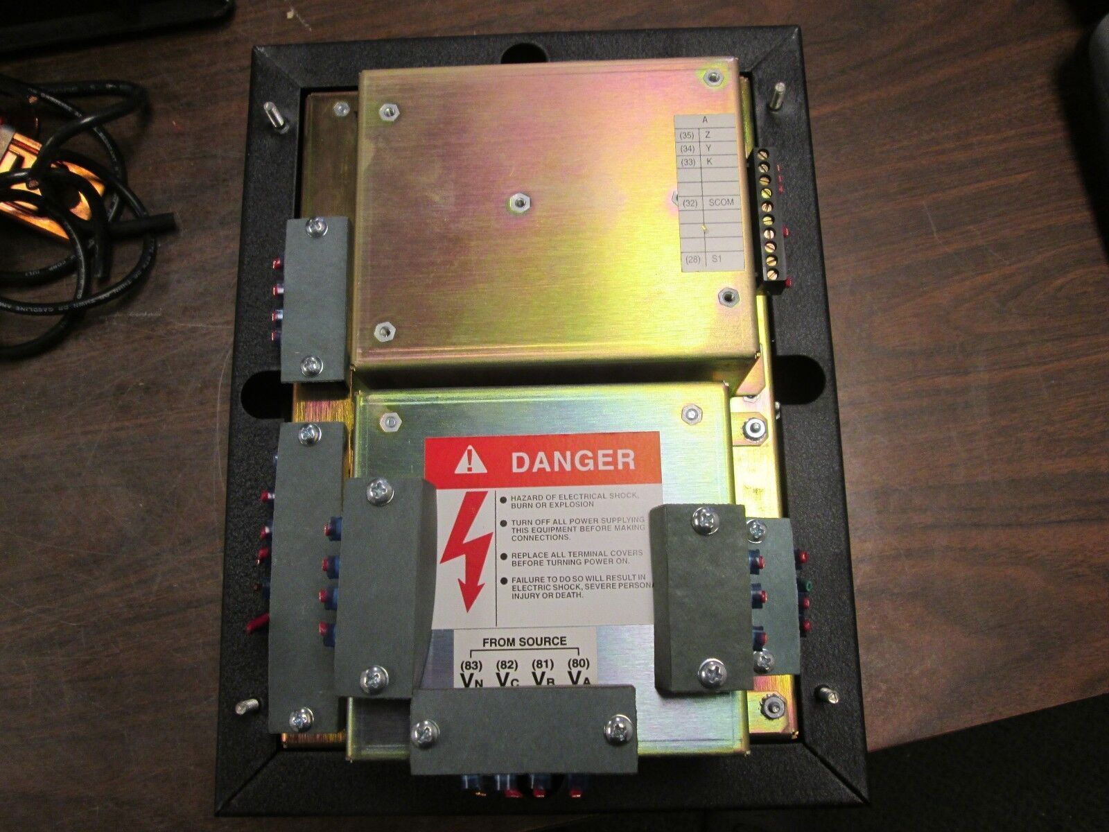 Square D Power Logic Circuit Monitor 3020 CM-2250 100-264 VAC 50/60Hz Used