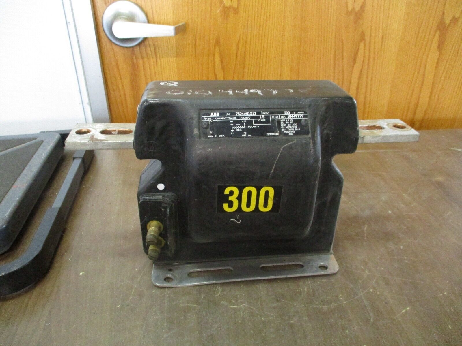 ABB KIR-60 Current Transformer 7524A01G13 Ratio 300:5A 60Hz 60kV BIL Used