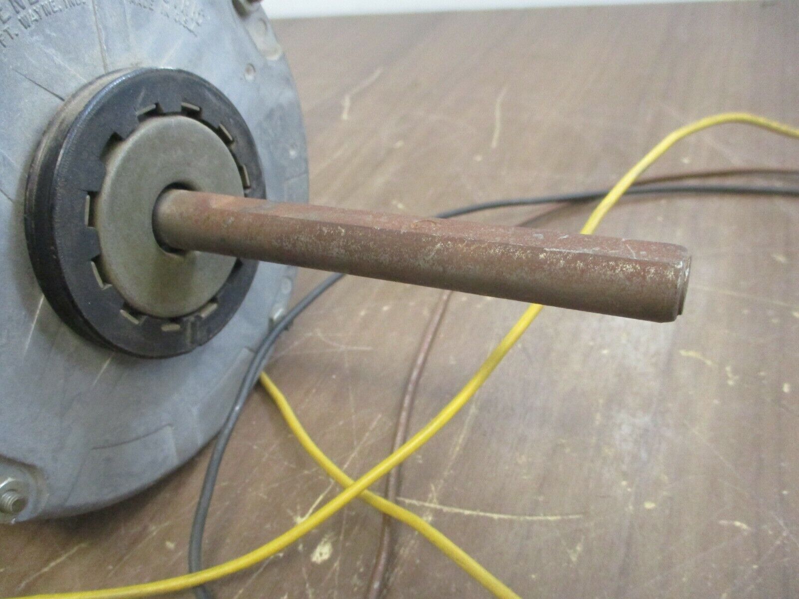 GE AC Motor 5KCP39SGH916S 1/2HP 1050RPM 208-230V 3.00A 1Ph 60Hz Used