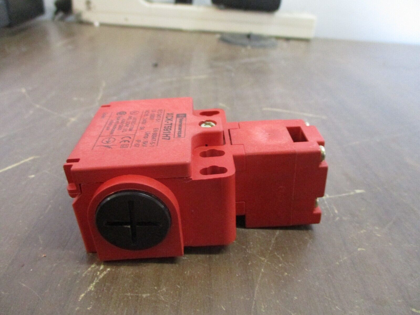 Telemecanique Limit Switch XCK T591H7 New Surplus