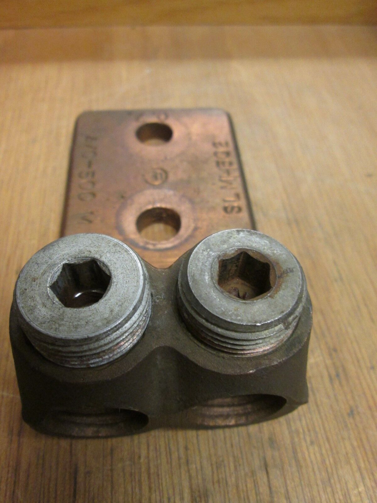 O.Z. Gedney Copper Lug SLMH502 4/0-500MCM 2W 2 bolt Used
