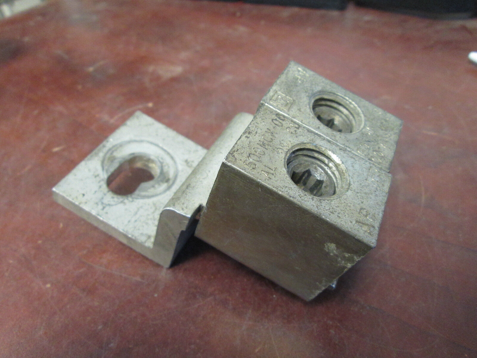 Square D Mechanical Lug 500MCM Expanded Bolt Hole 2 Wire Used