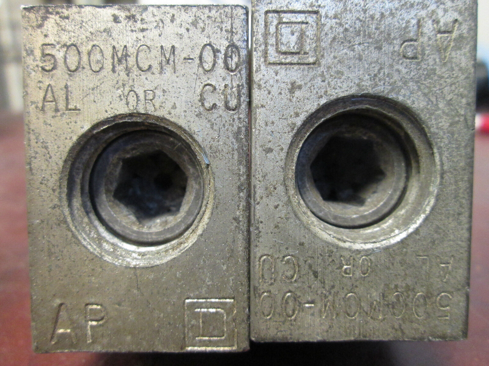 Square D Mechanical Lug 500MCM Expanded Bolt Hole 2 Wire Used