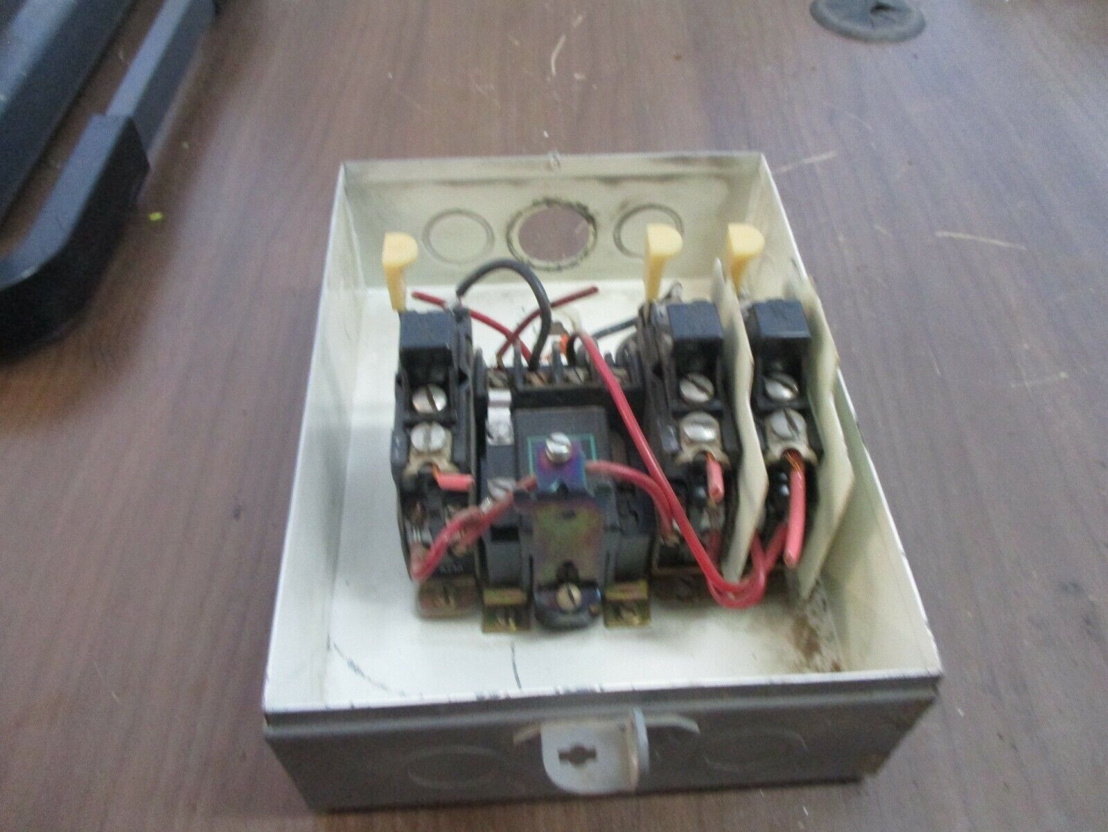 Allen-Bradley Enclosed Size 00 Starter 709-TOA103 Ser. K 230-240V Coil Used