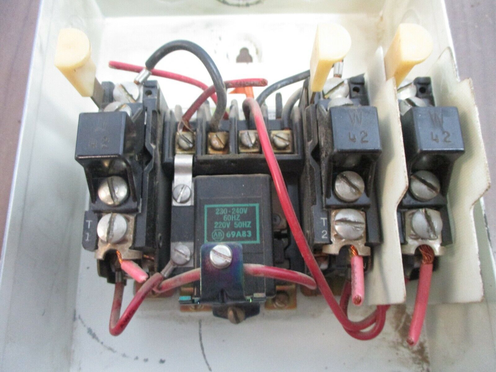 Allen-Bradley Enclosed Size 00 Starter 709-TOA103 Ser. K 230-240V Coil Used
