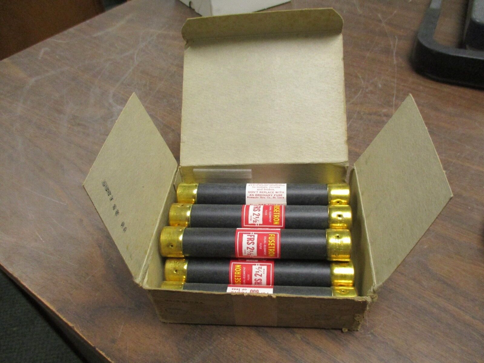 Bussmann Fusetron Fuse FRS2½ 600V 2½A *Box of 8* New Surplus