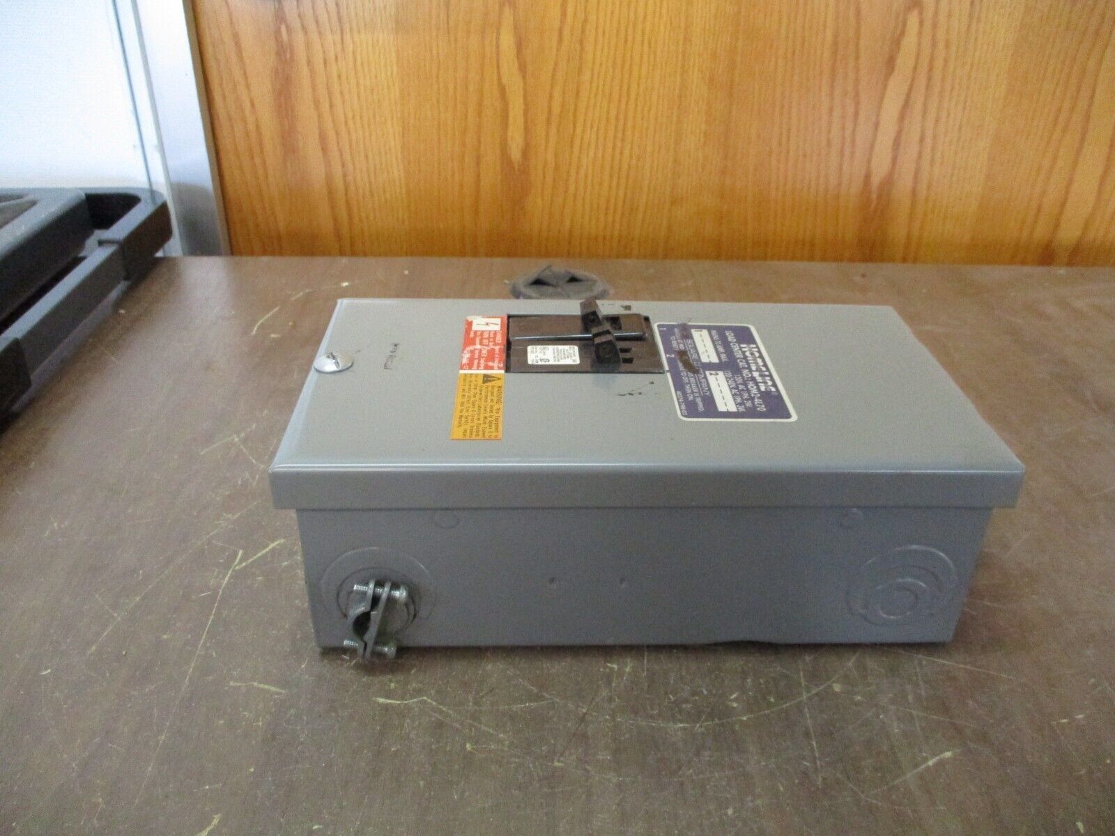Square D Home Line Load Center HOM2-4L70 70A 120/240V 1Ph Used