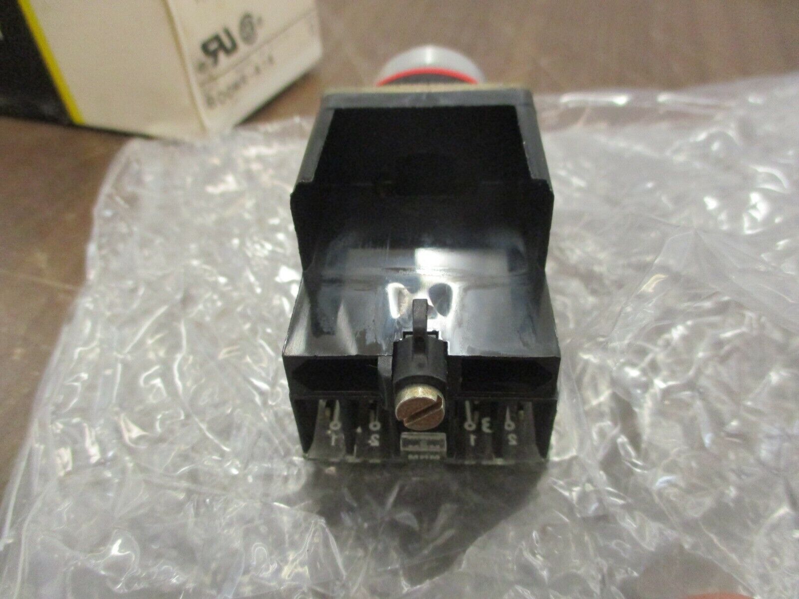 Allen-Bradley Flush Head Push Button 800MR-A1A Ser. C Green Cap New Surplus
