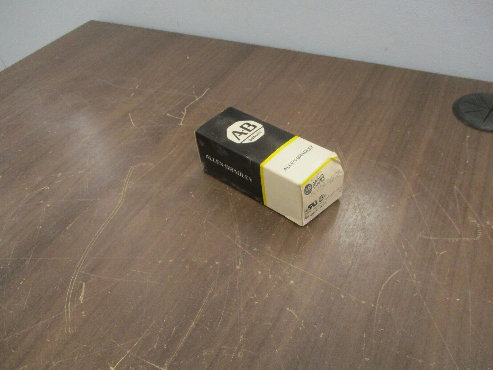 Allen-Bradley Flush Head Push Button 800MR-A1A Ser. C Green Cap New Surplus