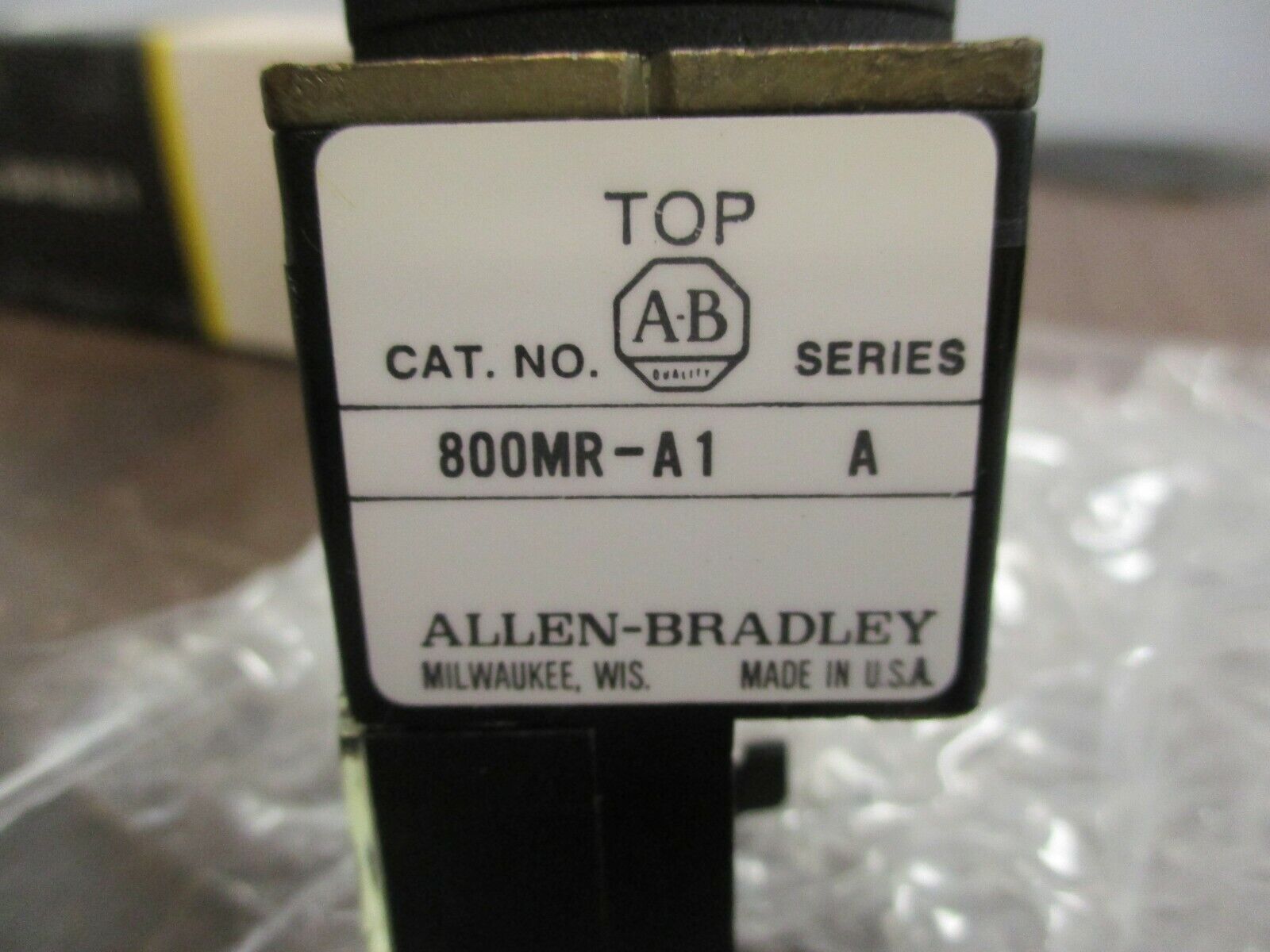 Allen-Bradley Flush Head Push Button 800MR-A1A Ser. C Green Cap New Surplus