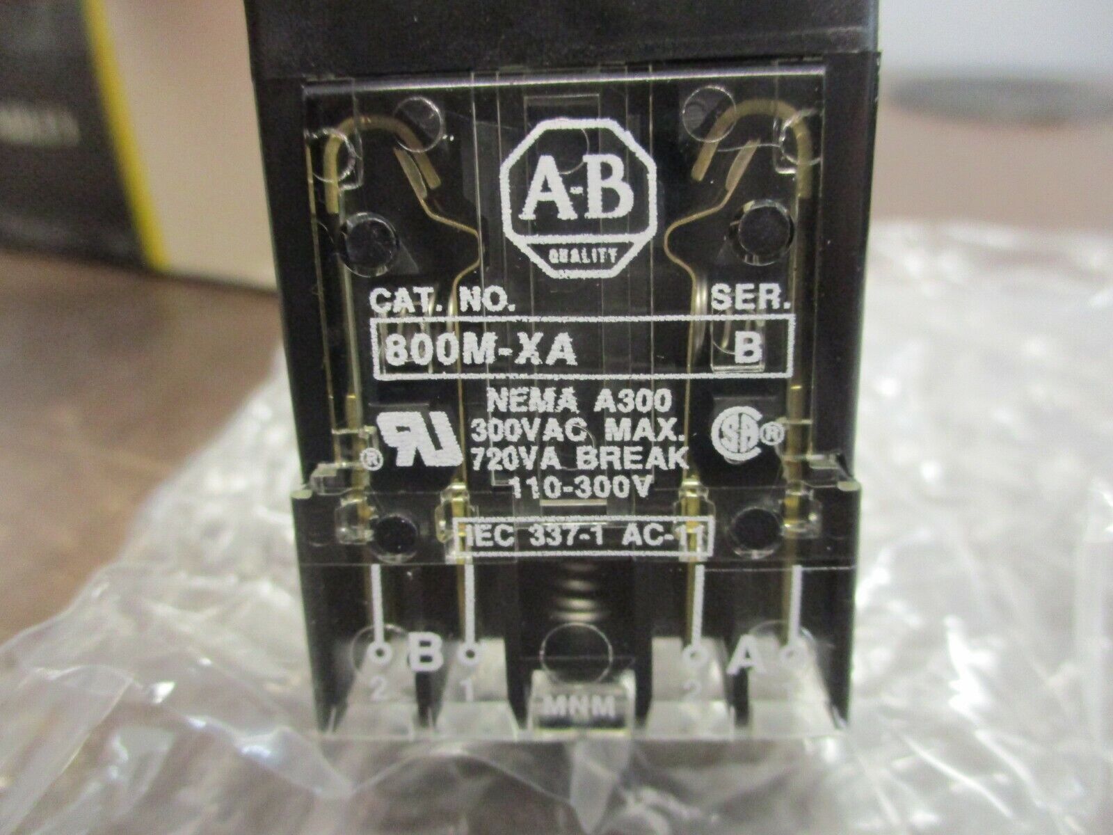 Allen-Bradley Flush Head Push Button 800MR-A1A Ser. C Green Cap New Surplus