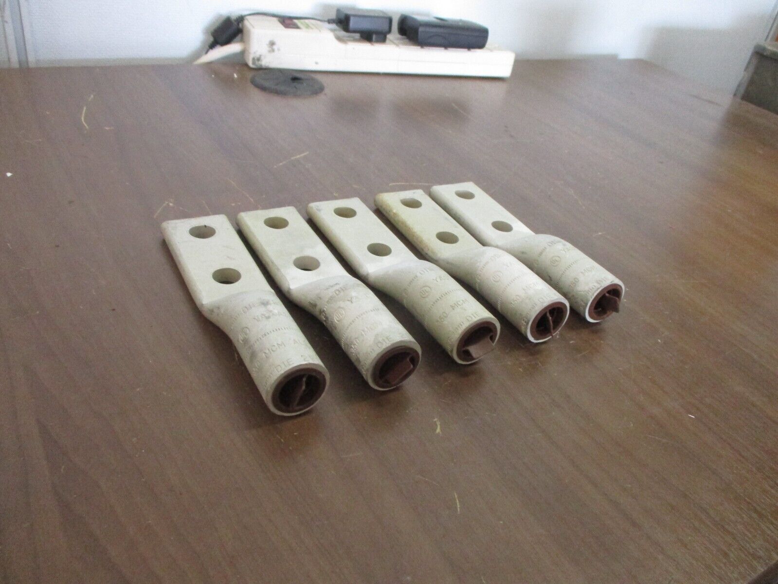 Burndy Hylug Crimp Lug YA31A3 2-Hole 350KCMIL *Box of 5* New Surplus
