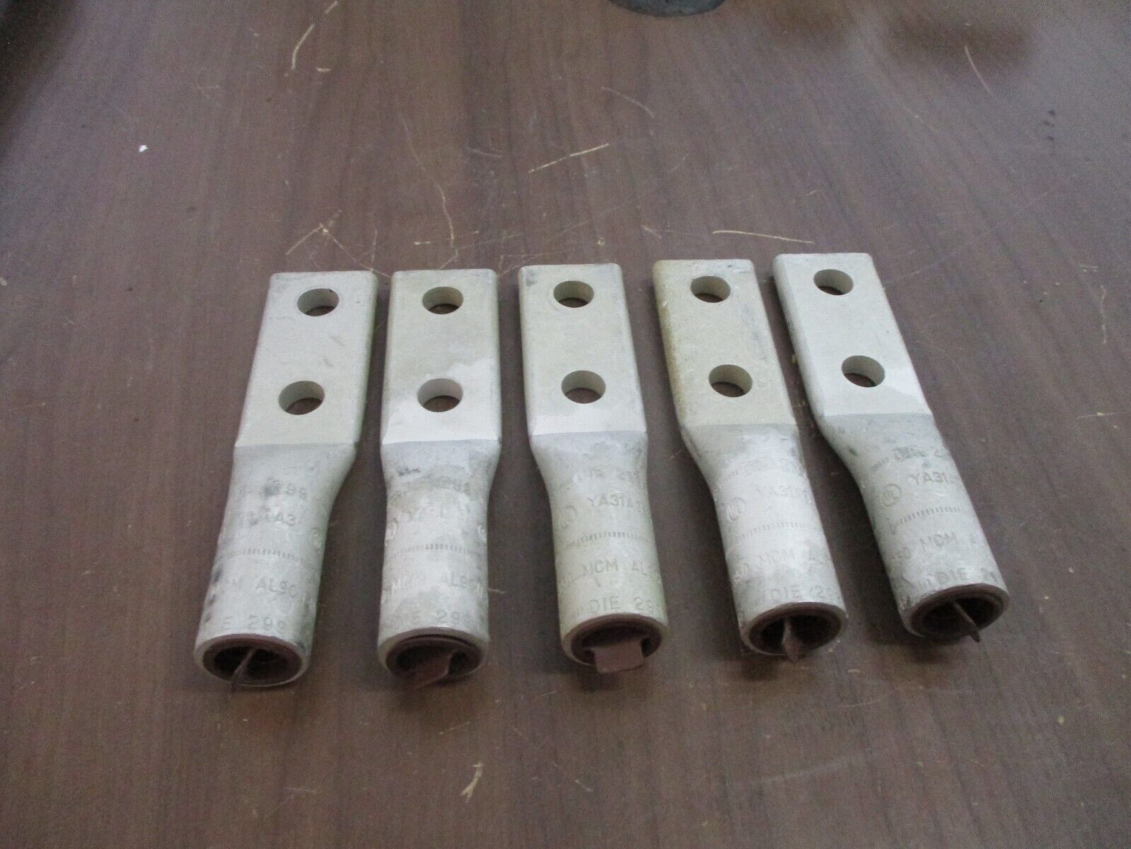 Burndy Hylug Crimp Lug YA31A3 2-Hole 350KCMIL *Box of 5* New Surplus