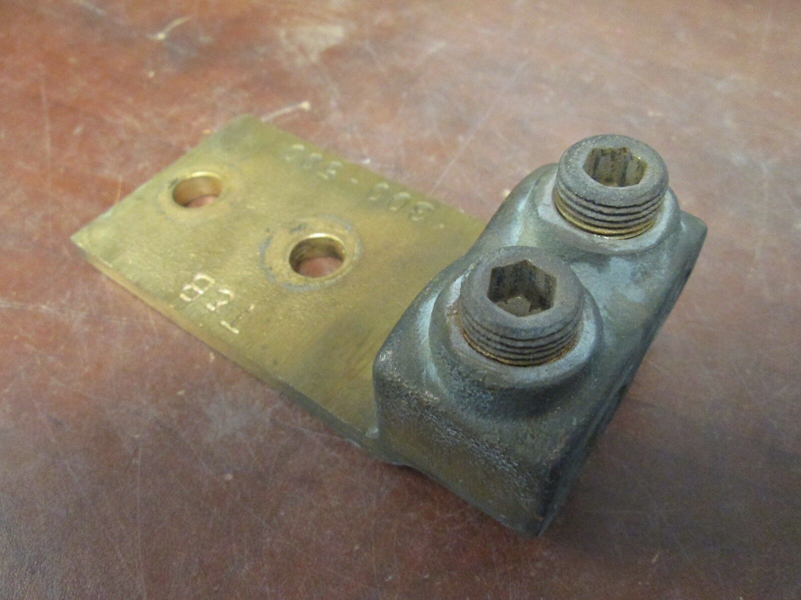 T&B Copper Lug 300-500MCM 2W Used