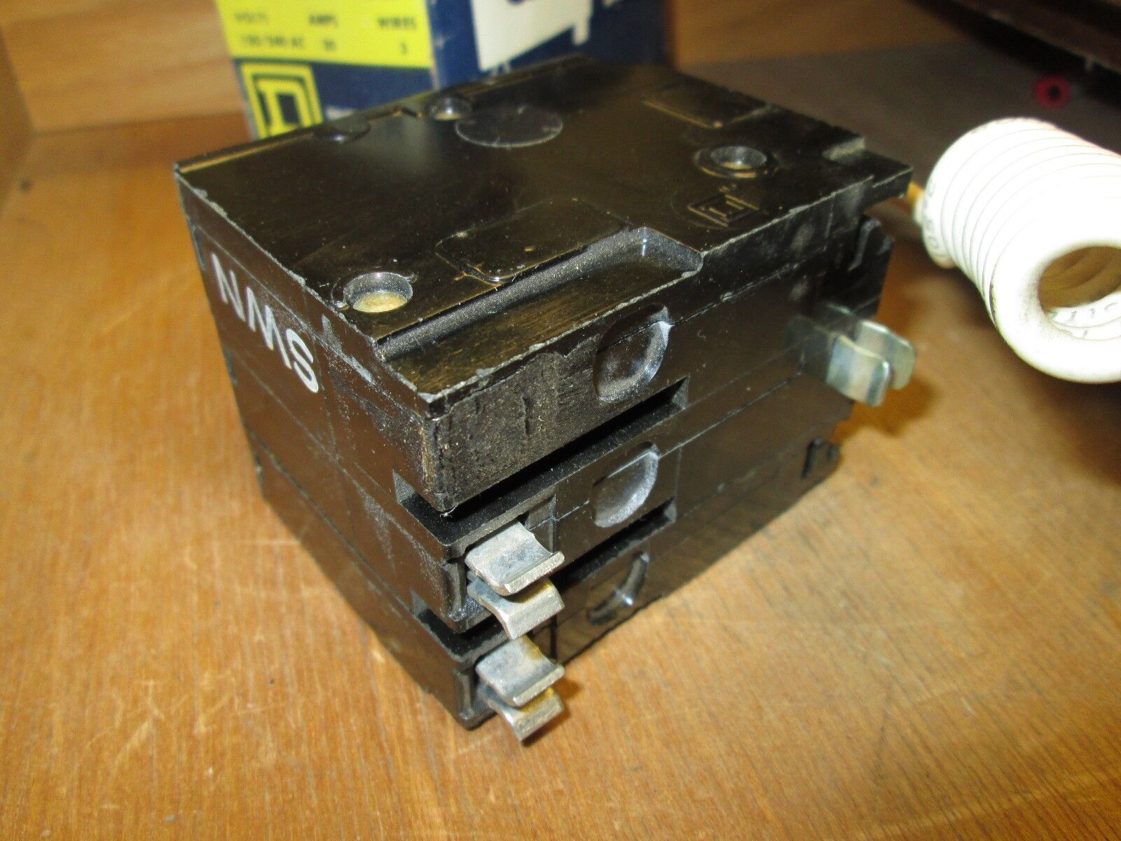 Square D QO Circuit Breaker QO 320-SWN 20A 120/240VAC 3W 3P New Surplus