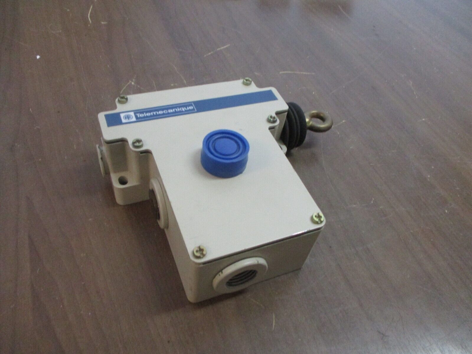 Telemecanique Cable Pull Switch XY2-CE1A250H4 Used
