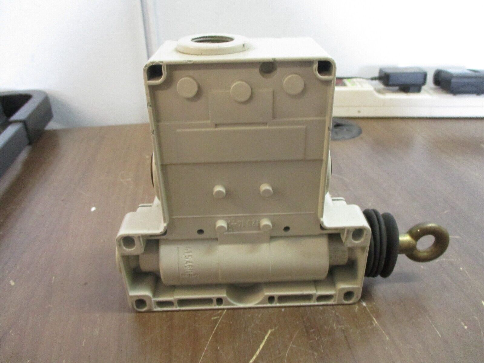 Telemecanique Cable Pull Switch XY2-CE1A250H4 Used