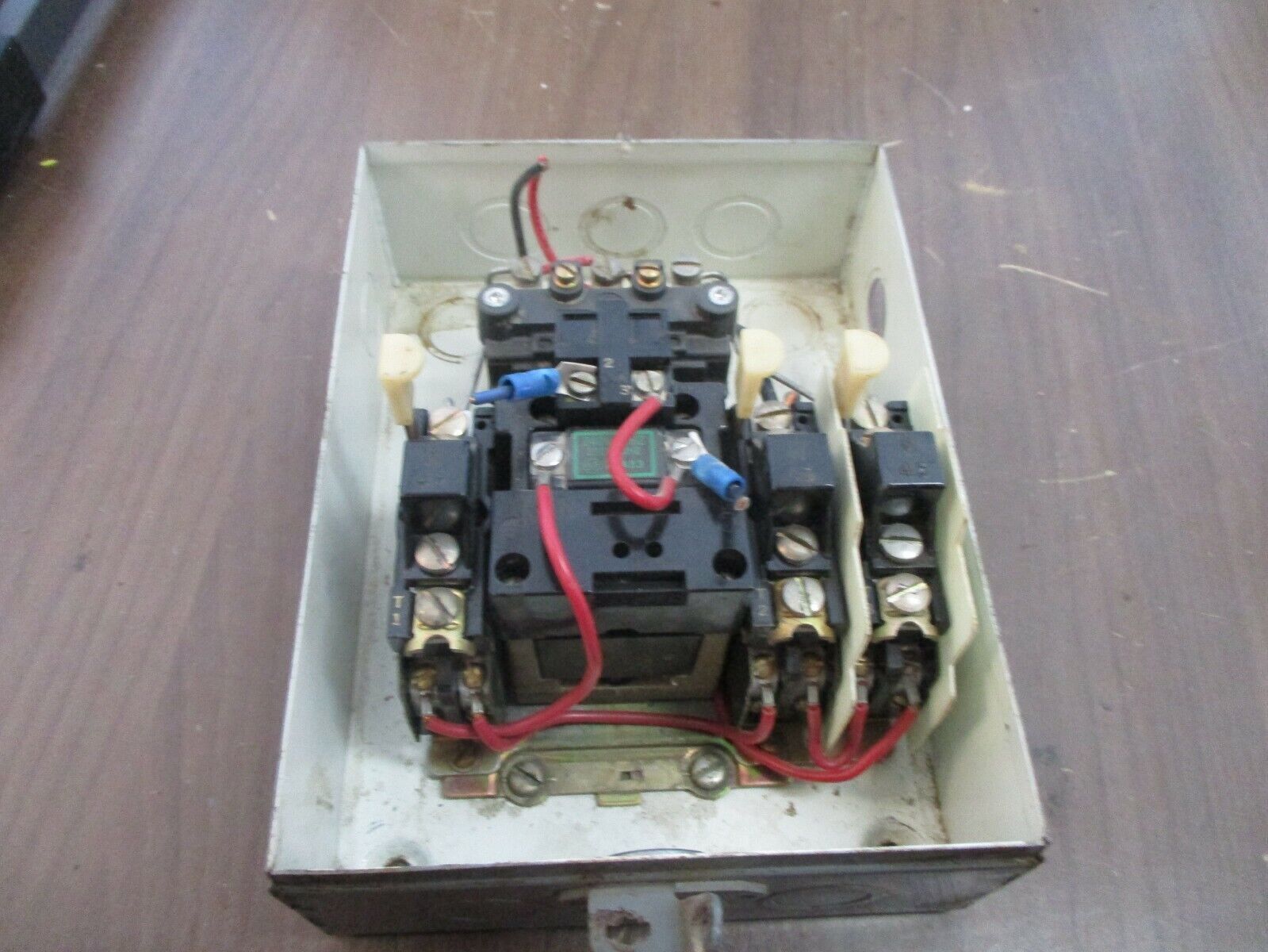Allen-Bradley Size 1 Starter 709-AOD103 200-230V Type 1 Enclosure Used
