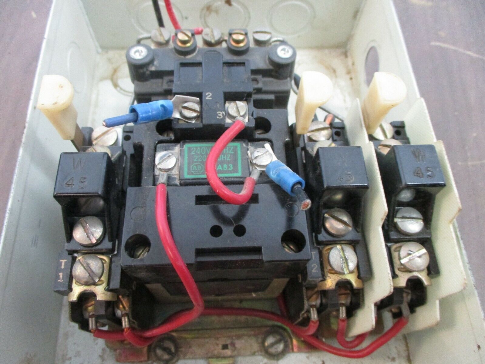 Allen-Bradley Size 1 Starter 709-AOD103 200-230V Type 1 Enclosure Used