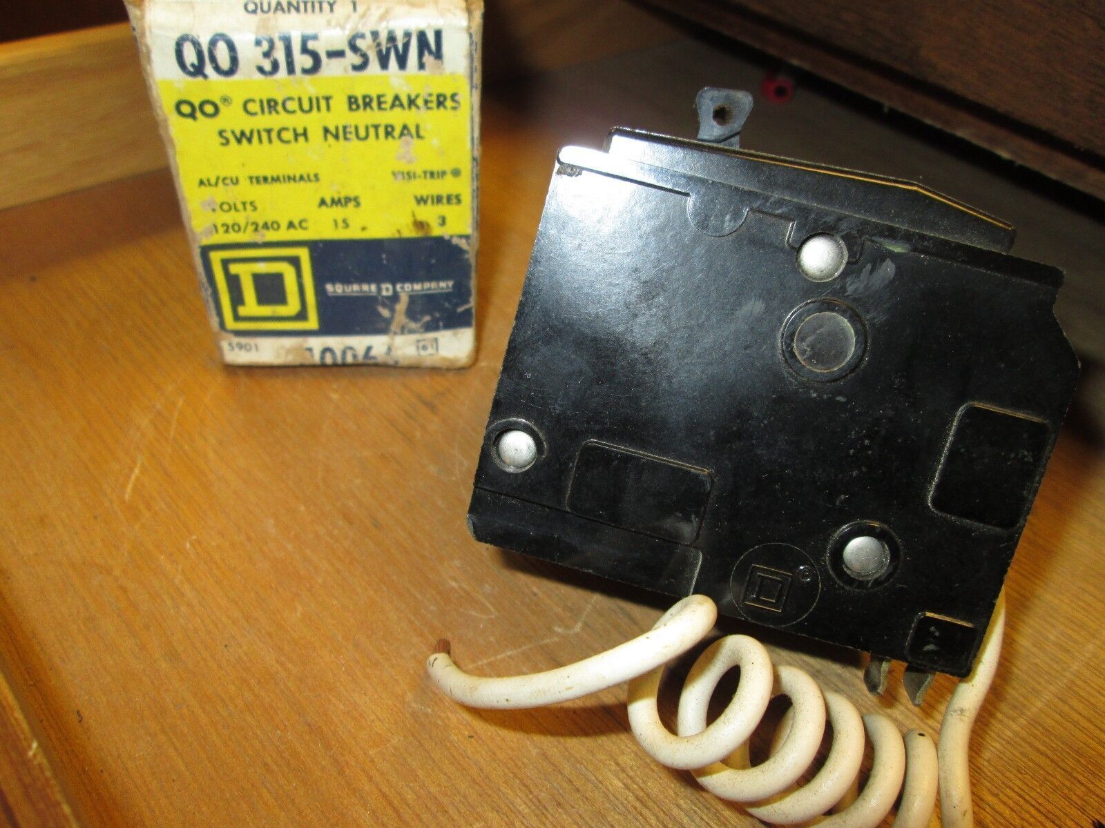 Square D QO Circuit Breaker QO 315-SWN 15A 120/240VAC 3P New Surplus