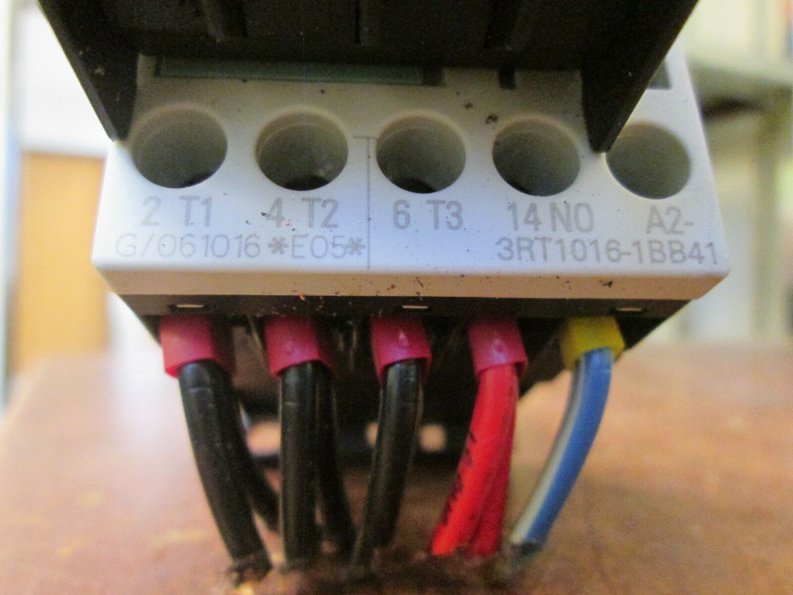 Siemens Sirius Contactor 3RT1016-1BB41 24VDC Coil 20A 600V w/Aux Contact Block