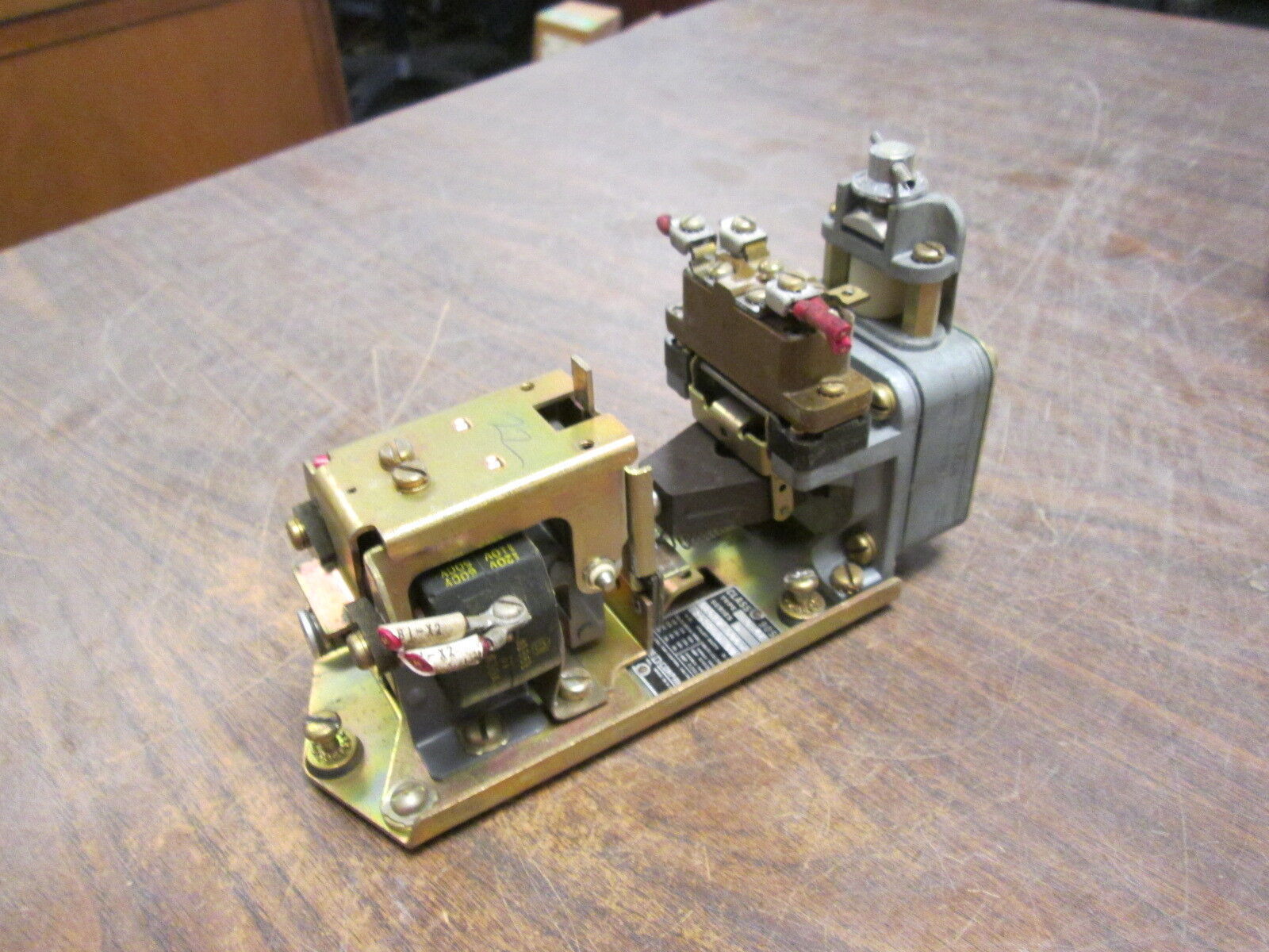 Square D Pneumatic Timing Relay 9050 B0-4E 120V Coil Used