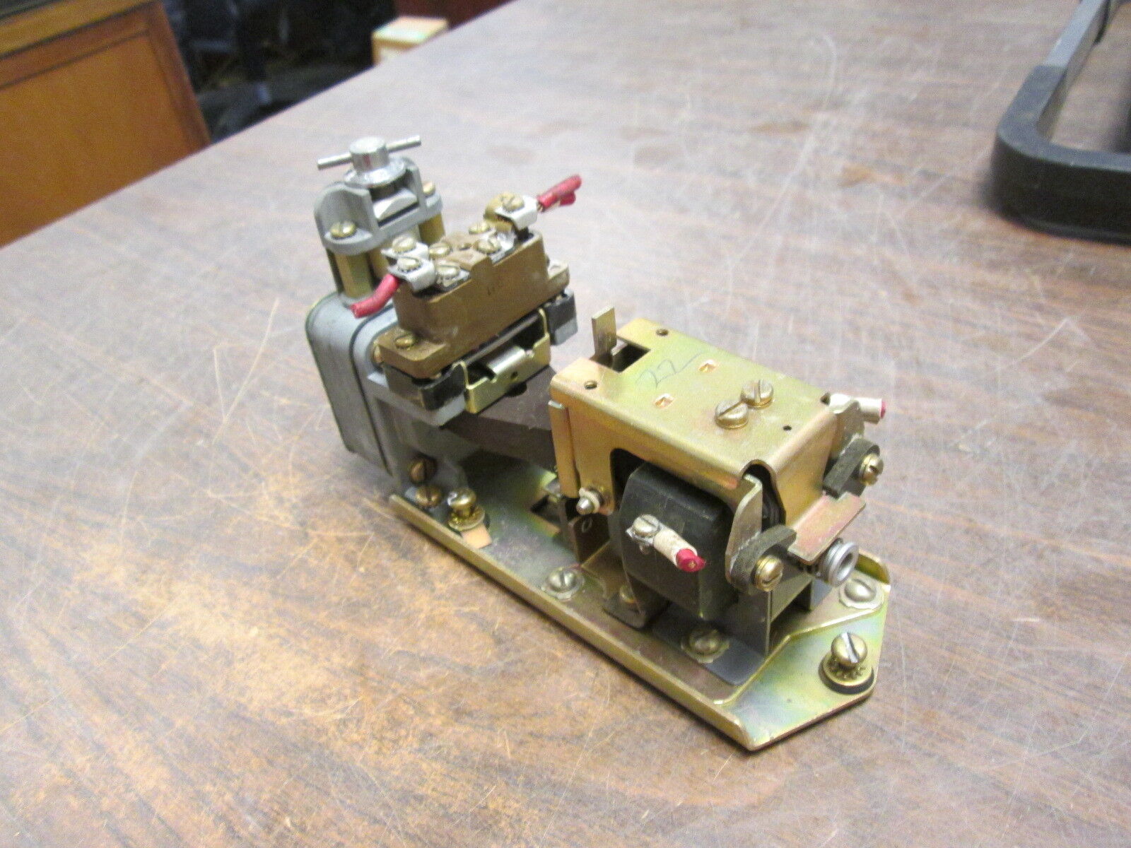 Square D Pneumatic Timing Relay 9050 B0-4E 120V Coil Used