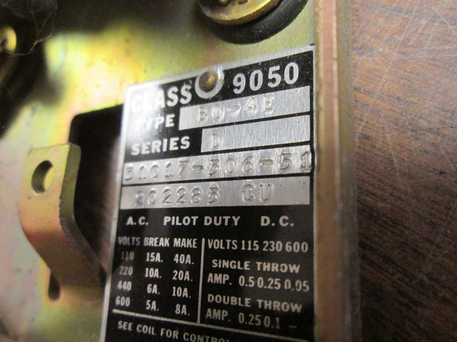 Square D Pneumatic Timing Relay 9050 B0-4E 120V Coil Used