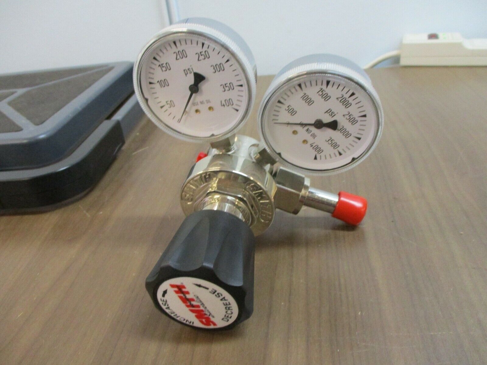 Smith Silverline Regulator 113 3000PSI Used