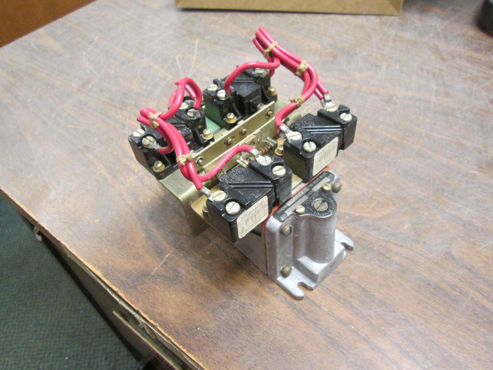 GE Time Delay Relay CR2820B115AA2 110V Coil 60Hz Delay: 1/5-180sec Used