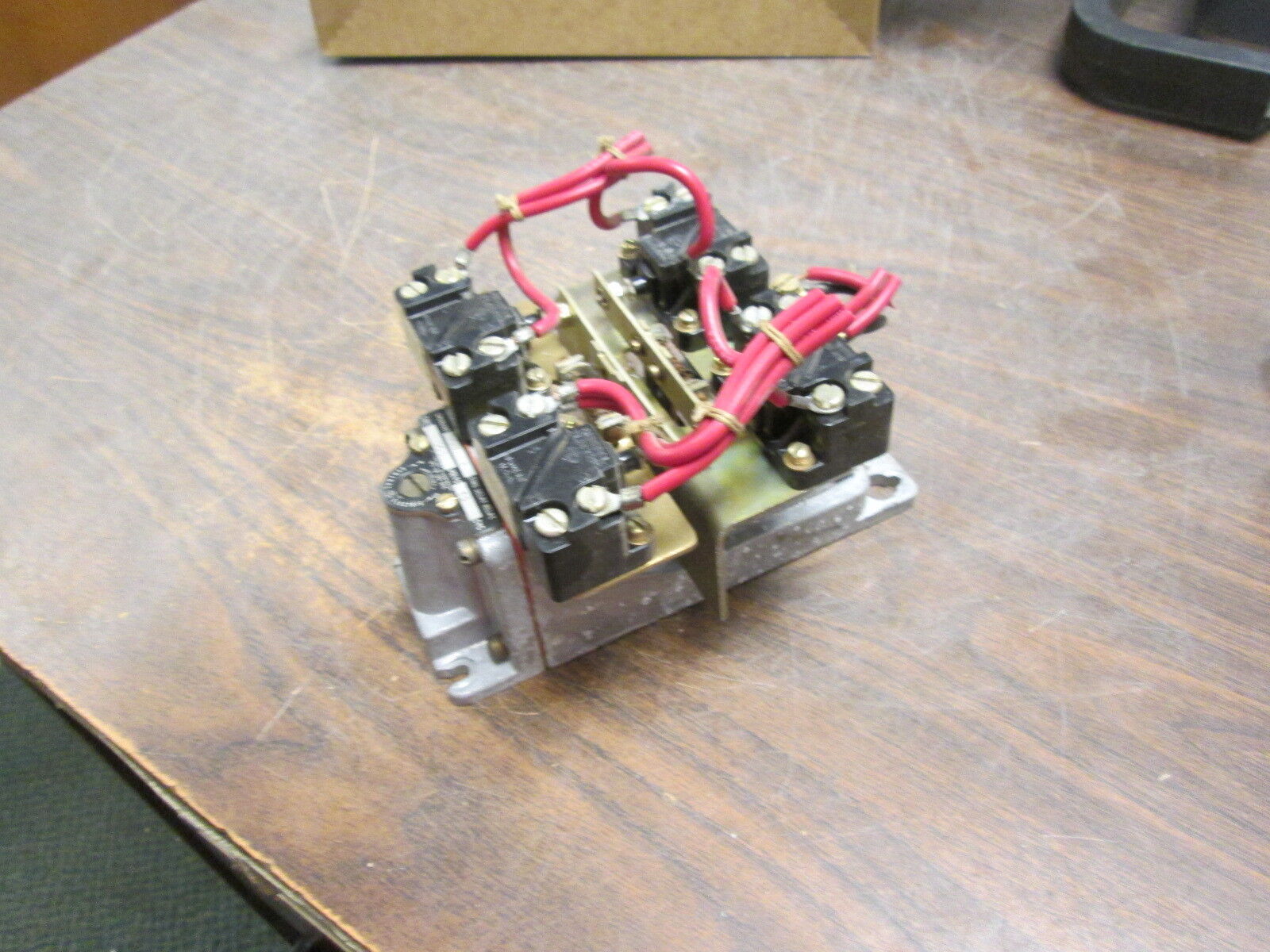 GE Time Delay Relay CR2820B115AA2 110V Coil 60Hz Delay: 1/5-180sec Used