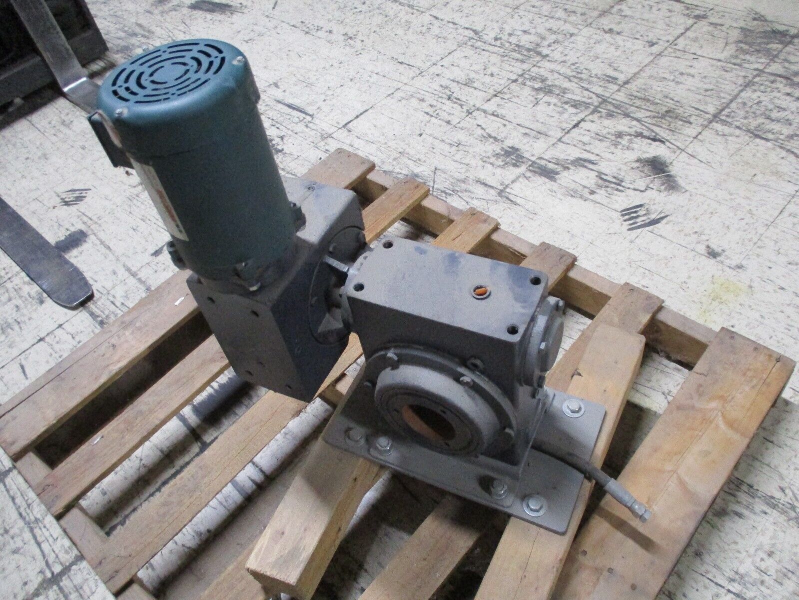 Hub City Worm Gear Reducer w/ Motor 0220-81874 Model 4505 Ratio: 2400/1 Used