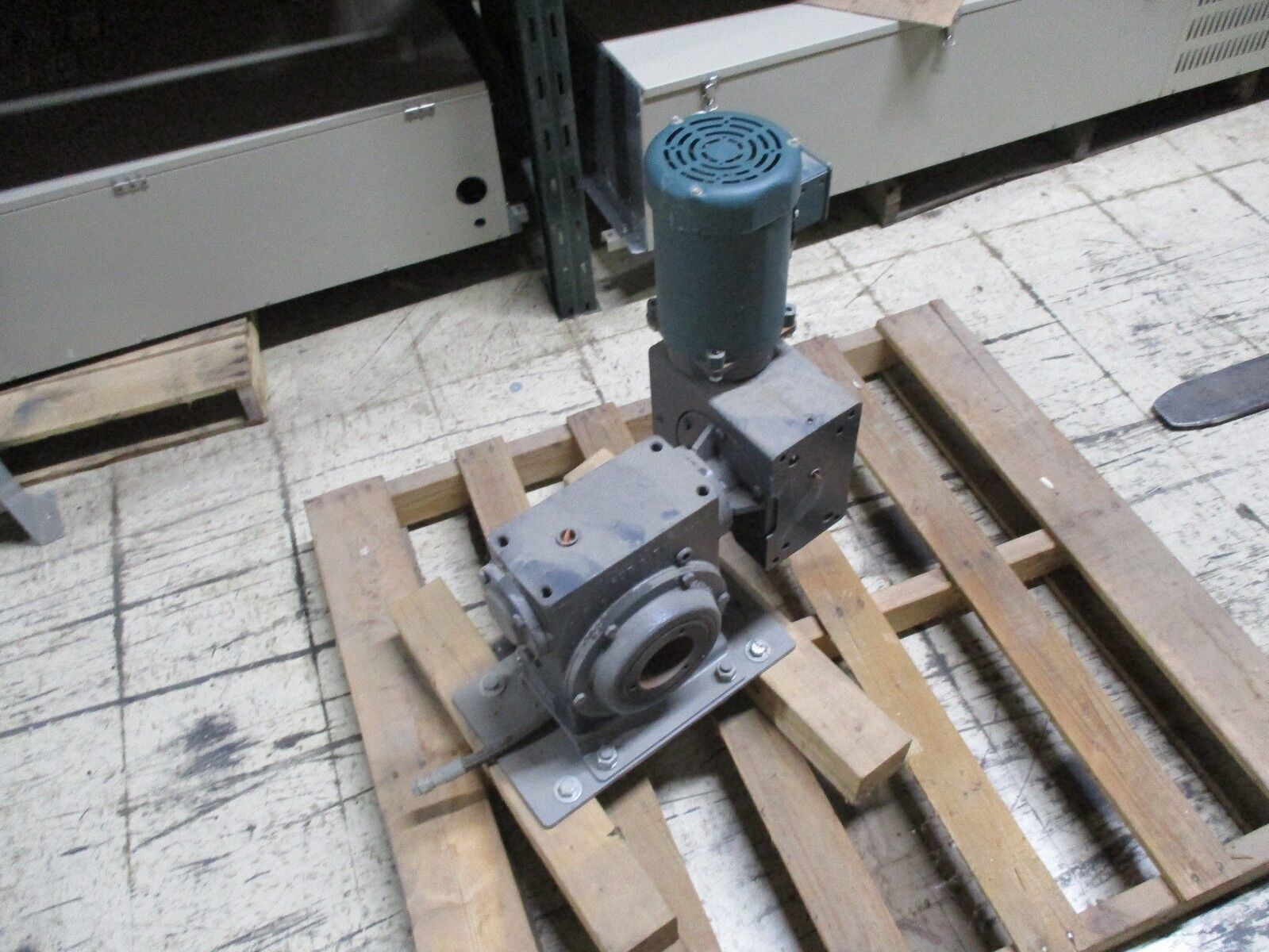 Hub City Worm Gear Reducer w/ Motor 0220-81874 Model 4505 Ratio: 2400/1 Used